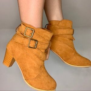 Yellow/brown ankle booties 🍂